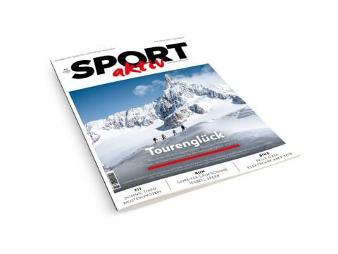 Zeitschrift mit dem Titel „SPORT aktiv“, auf deren Titelseite eine verschneite Berglandschaft und Skifahrer unter der Überschrift „Tourenglück“ zu sehen sind.